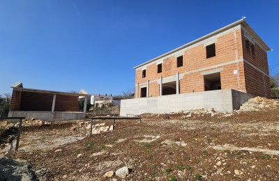 House under construction near Višnjan