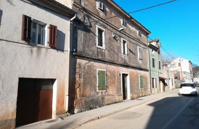 VIŠNJAN - Prodaje se stara kamena kuća u nizu
