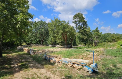 Porec 17 km - Building and agricultural land, edge of the village, privacy and peace