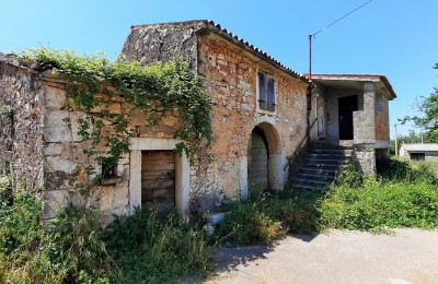 Porec surroundings, Vizinada - Old stone house with a ruin and garden
