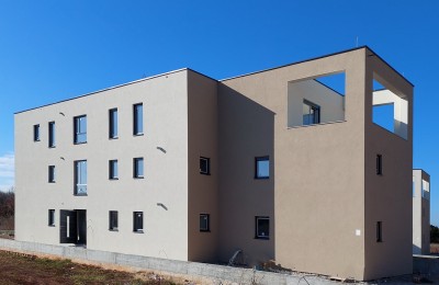 Istra, Poreč, novi stan od 91 m2, 1. kat, 1500 m od mora