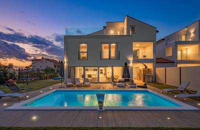 Porec area - Elegant villa with a pool and a beautiful view of the sea