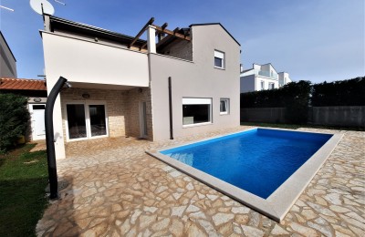 OPPORTUNITY!!! House with swimming pool 5 km from the sea, 4 bedrooms, view of olive groves