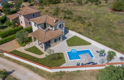 Porec 10 km, Tar area - Detached house with swimming pool 5 km from the sea!