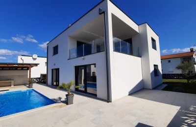 Porec 3 km - Luxury new house with pool near the sea