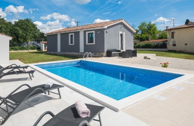 Porec 17 km - New construction, house with swimming pool, extremely quiet location