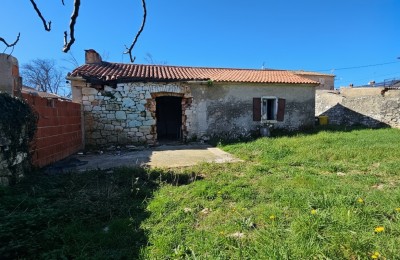 Kamena kuća s projektom za vilu s bazenom – 250 m od centra, 10 km od mora