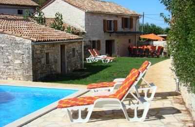 Porec 10 km, Kastelir - Two completely renovated stone houses with a swimming pool