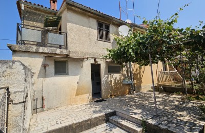 Parenzo 10 km, Visignano - Casa in pietra con cortile e dependance
