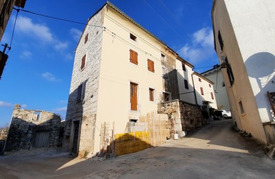 Visignano - Casa in pietra nel cuore del centro storico - VISTA MARE - nella fase di costruzione