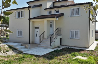 Porec - detached house with two apartments