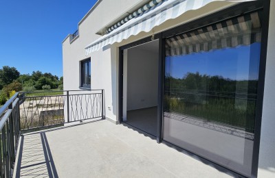 Vabriga, okolica Poreča – Moderan stan 85 m² s krovnom terasom, novogradnja