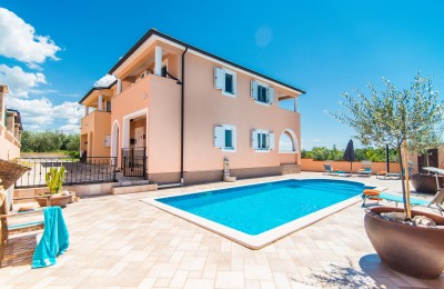 Porec area - Comfortable house with pool and sea view