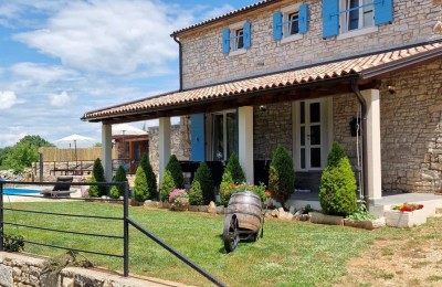 Region Poreč – Renoviertes istrisches Steinhaus mit Swimmingpool + 6.000 m² Grund