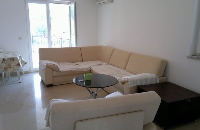 Porec 2.5 km, Veli Maj - Two bedroom apartment on the ground floor 1,000 meters from the sea