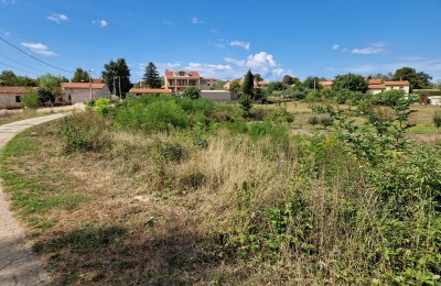 Porec area - Building plot in a quiet location, 7 km from the sea