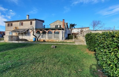 Porec 17 km, Vizinada surroundings - House with garage, auxiliary building and garden