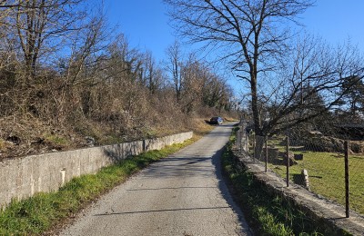 Motovun 9 km - PRILIKA! Građevinsko zemljište na izuzetno mirnoj lokaciji