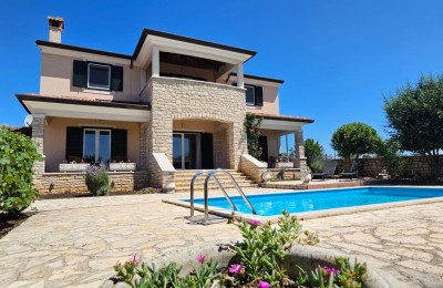 Porec area - Comfortable house with pool and sea view